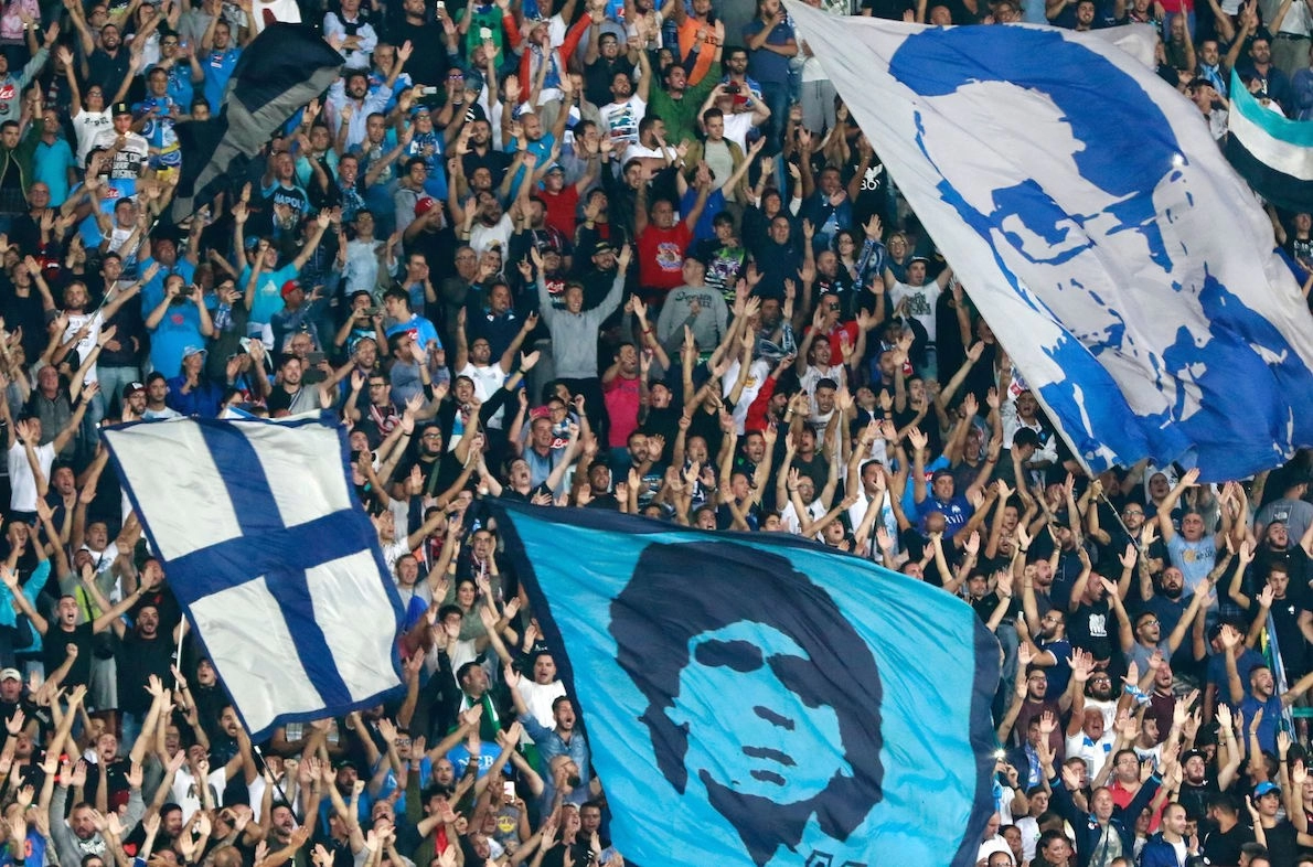 Como časti navijače Napolija!